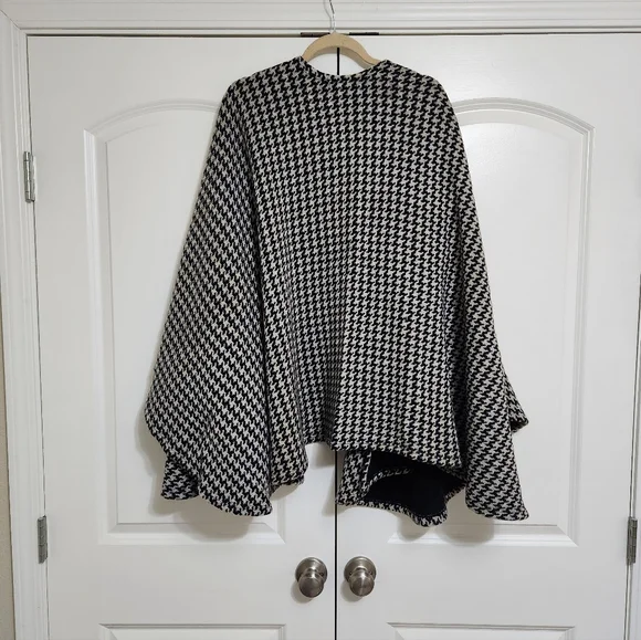 Vintage Gruppo Italiano Oversized Wool Houndstooth Poncho/ Cape - Picture 2 of 6